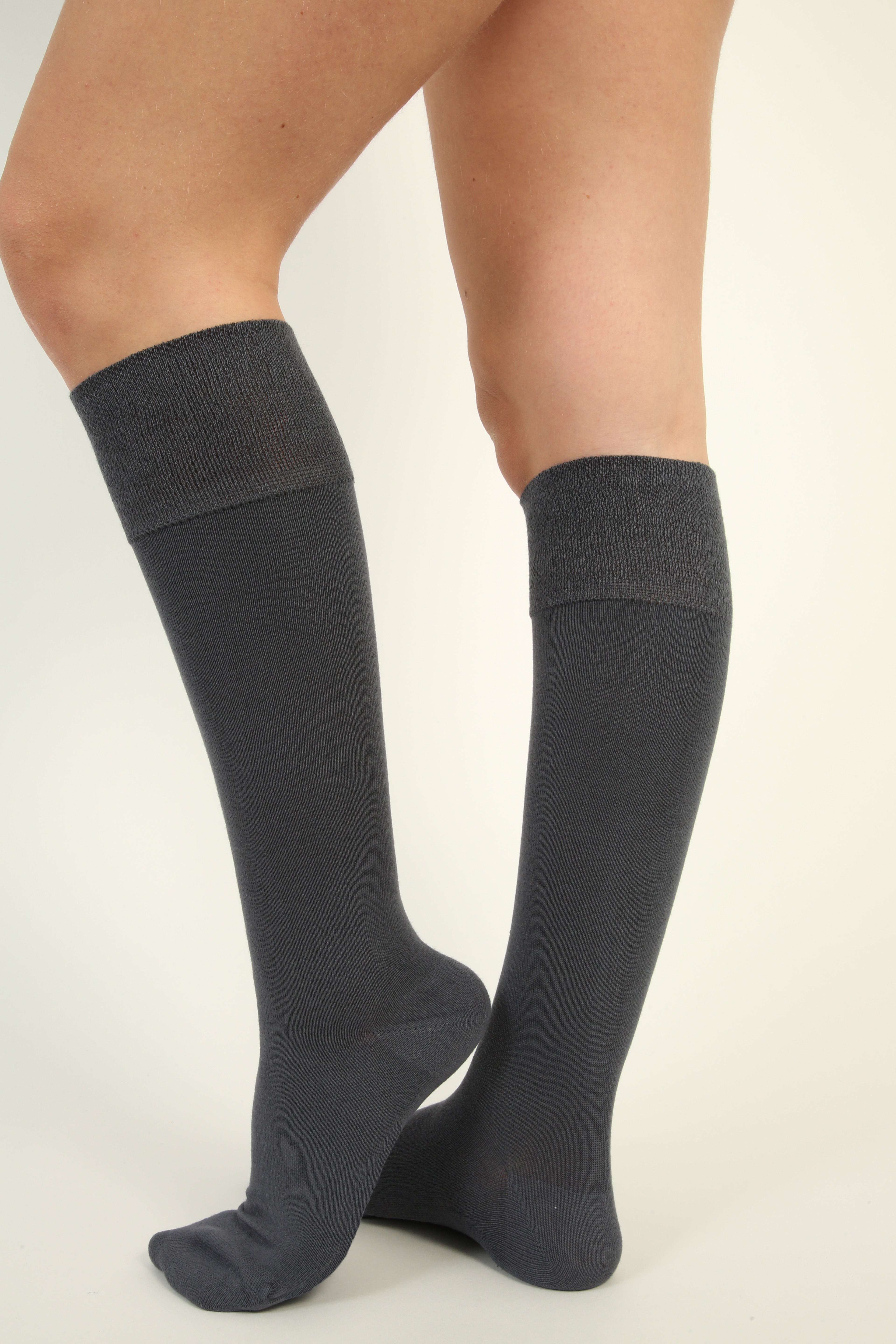 Knee-High Seamless Bamboo Socks - 4 pairs